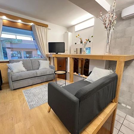 "R&P Apartment", Short Term Stay, Elegant Design, Bisceglie Metro Station, Easy For San Siro And Fiera Milano, Free Parking Eksteriør billede