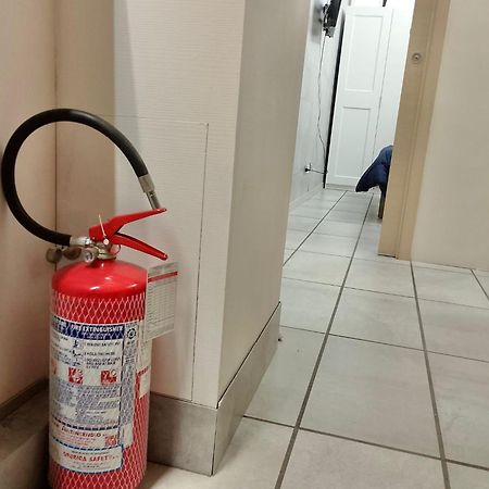 "R&P Apartment", Short Term Stay, Elegant Design, Bisceglie Metro Station, Easy For San Siro And Fiera Milano, Free Parking Eksteriør billede