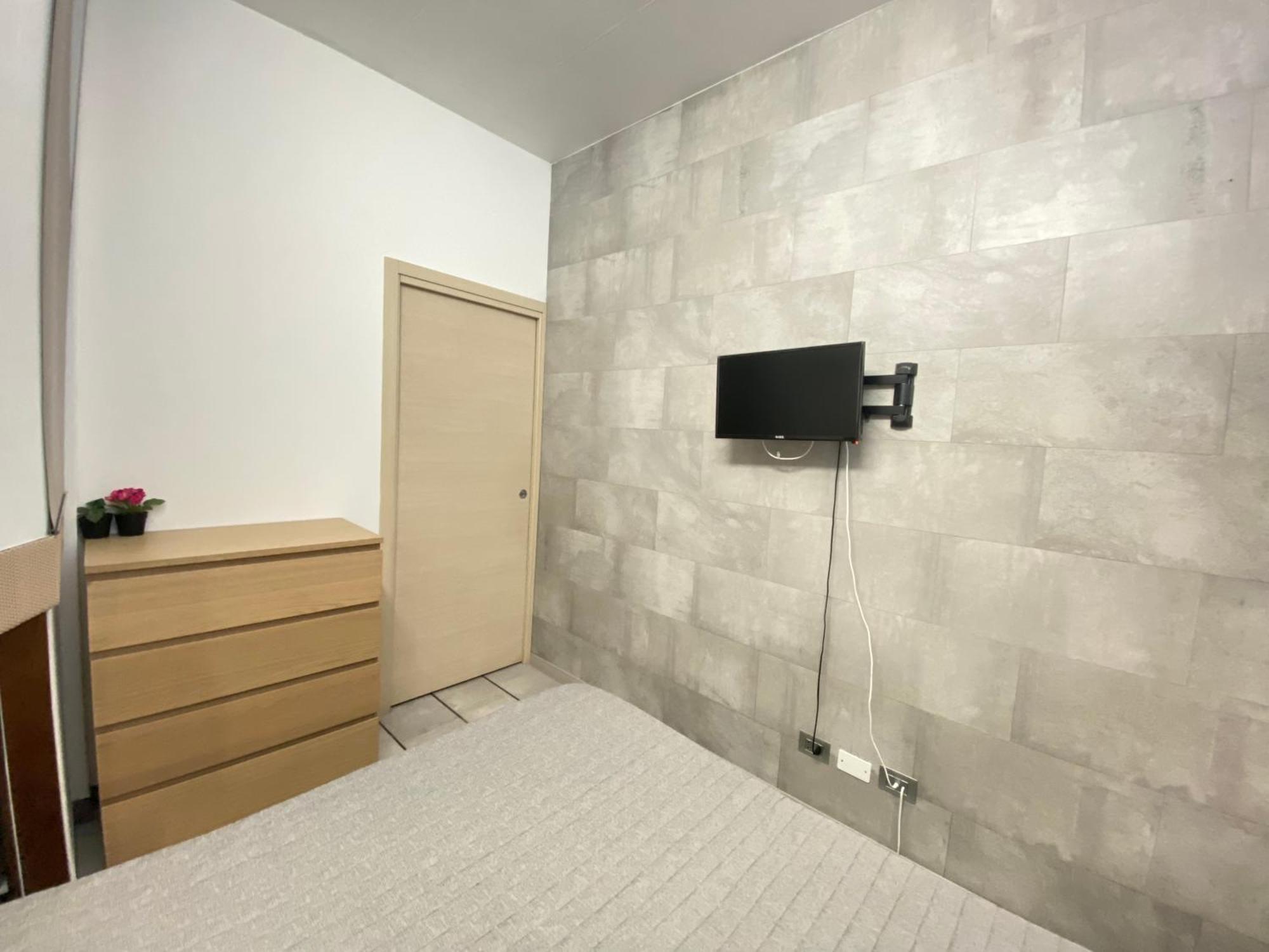 "R&P Apartment", Short Term Stay, Elegant Design, Bisceglie Metro Station, Easy For San Siro And Fiera Milano, Free Parking Eksteriør billede