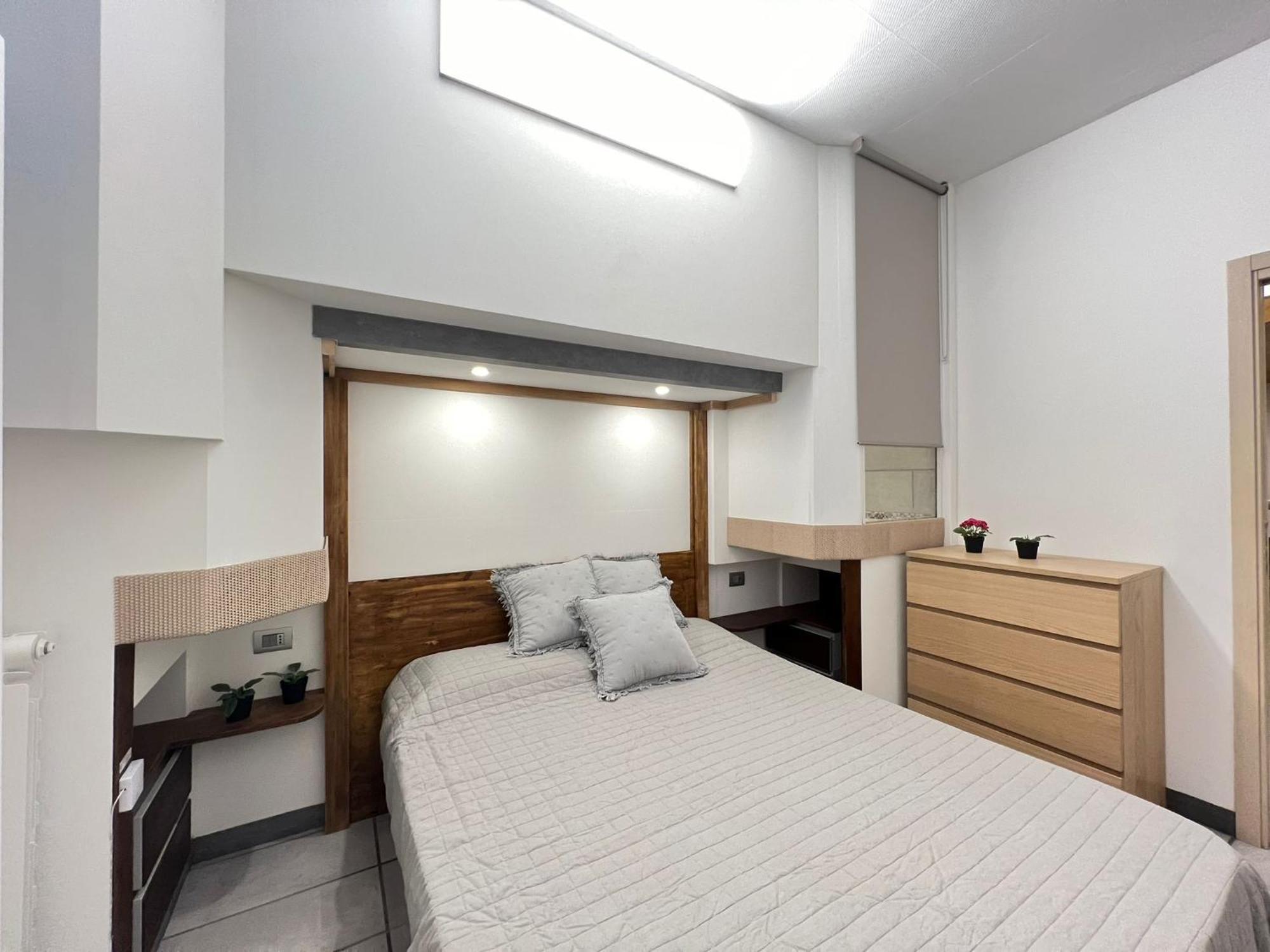 "R&P Apartment", Short Term Stay, Elegant Design, Bisceglie Metro Station, Easy For San Siro And Fiera Milano, Free Parking Eksteriør billede