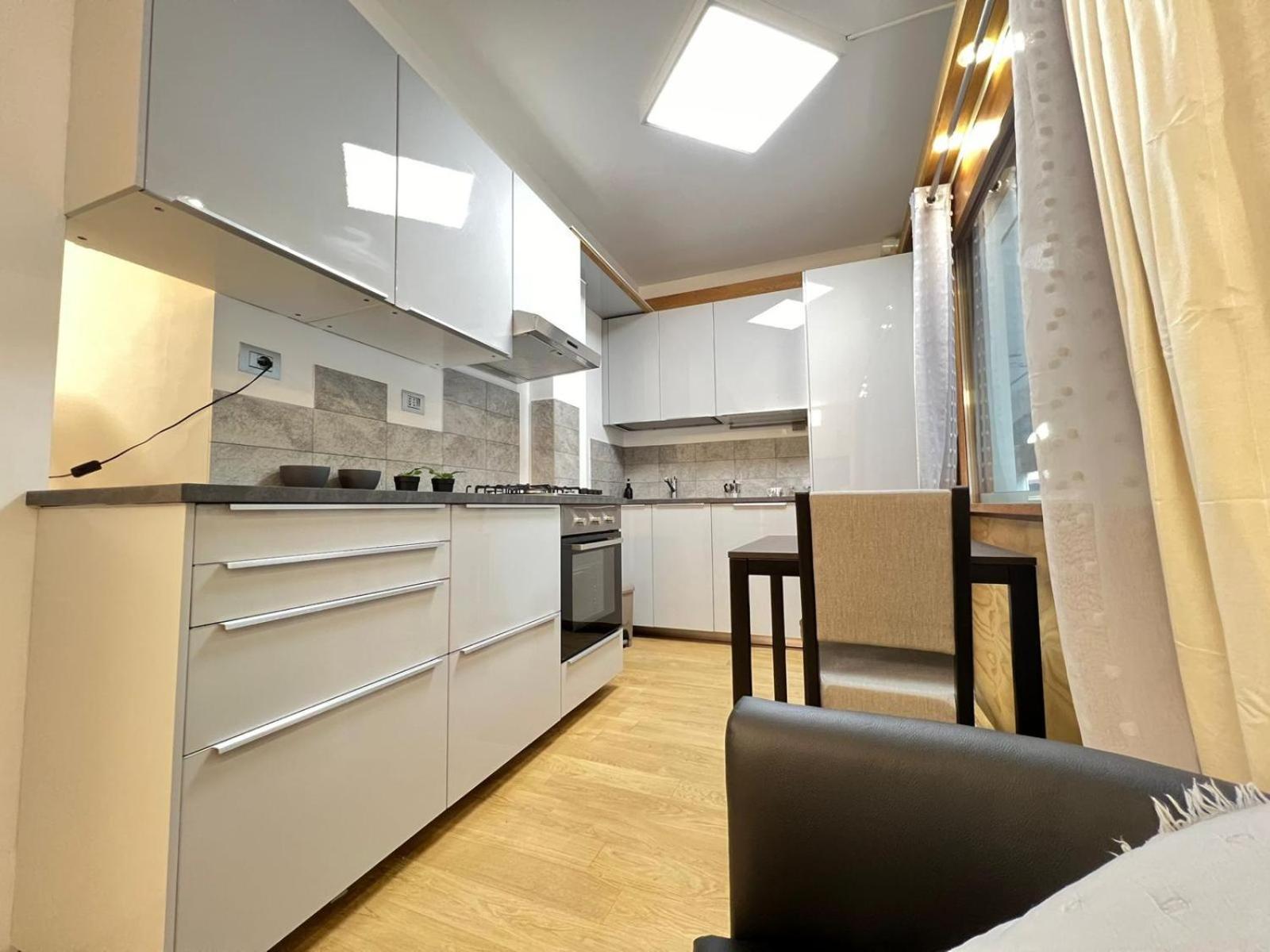"R&P Apartment", Short Term Stay, Elegant Design, Bisceglie Metro Station, Easy For San Siro And Fiera Milano, Free Parking Eksteriør billede