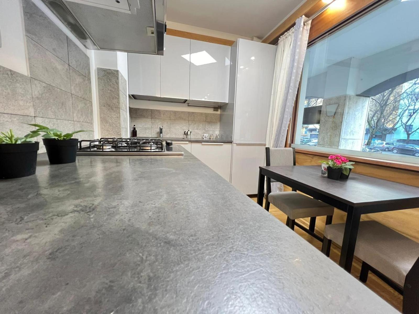 "R&P Apartment", Short Term Stay, Elegant Design, Bisceglie Metro Station, Easy For San Siro And Fiera Milano, Free Parking Eksteriør billede