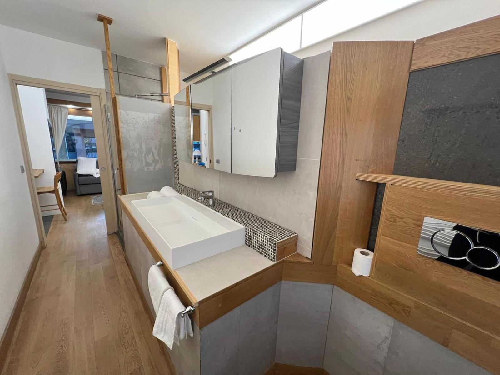 "R&P Apartment", Short Term Stay, Elegant Design, Bisceglie Metro Station, Easy For San Siro And Fiera Milano, Free Parking Eksteriør billede
