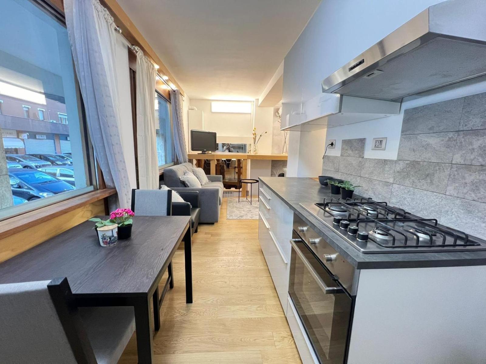"R&P Apartment", Short Term Stay, Elegant Design, Bisceglie Metro Station, Easy For San Siro And Fiera Milano, Free Parking Eksteriør billede