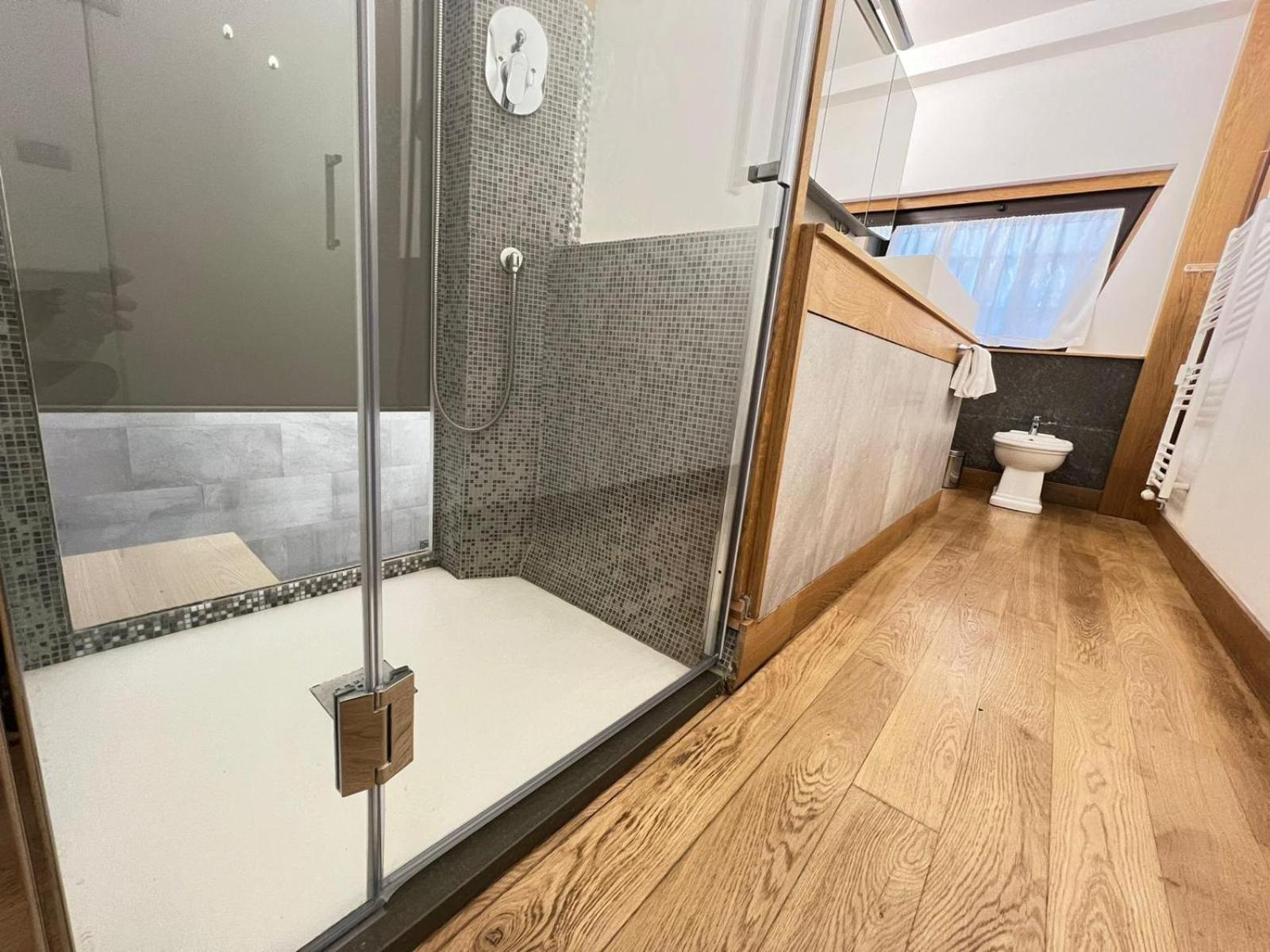 "R&P Apartment", Short Term Stay, Elegant Design, Bisceglie Metro Station, Easy For San Siro And Fiera Milano, Free Parking Eksteriør billede